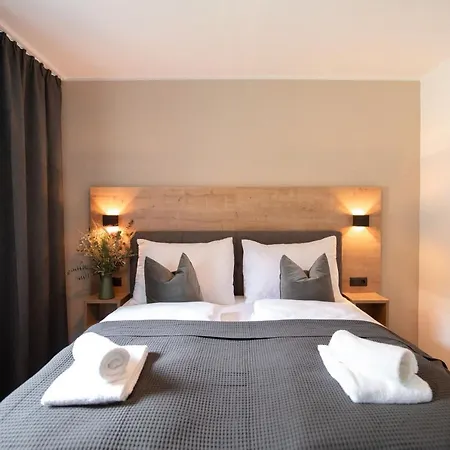 Aparthotel Lenz By Inncomer 4*